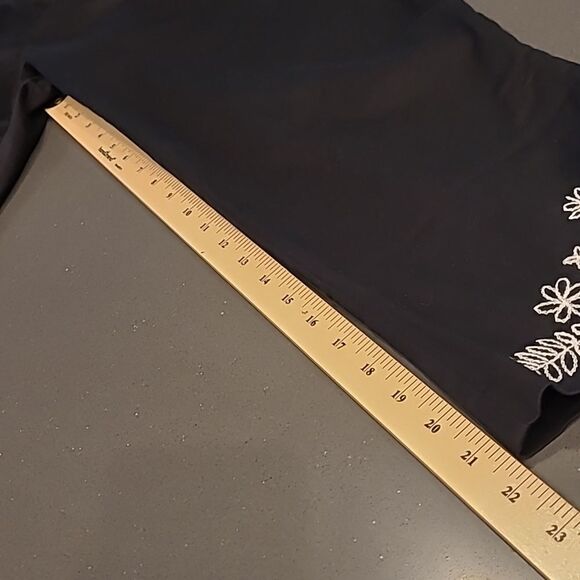 Coldwater Creek Black Capris - Picture 4 of 7